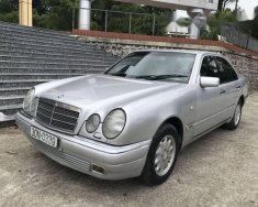 Mercedes-Benz E class E230 1997 - Chính chủ bán Mercedes E230 năm 1997, màu bạc giá 158 triệu tại Hà Nội