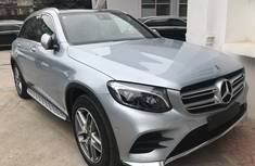 Chrysler 300 2017 - Bán xe Mercedes GLC 300 2017 màu Bạc siêu lướt 6.800km giá cực rẻ giá 2 tỷ 130 tr tại Hà Nội