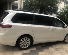 Toyota Sienna 2017 - Cần bán Toyota Sienna sản xuất 2017, màu trắng chính chủ giá 3 tỷ 200 tr tại Tp.HCM