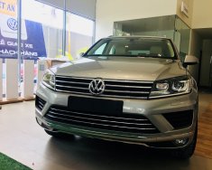 Volkswagen Touareg 2015 - Bán Volkswagen Touareg màu bạc xe nhập, Giá tốt nhất thị trường hiện nay. Giảm mạnh 369 triệu, hotline: 0942050350 giá 2 tỷ 100 tr tại Khánh Hòa