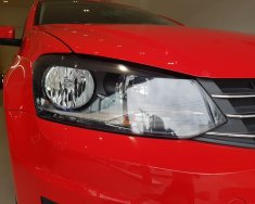 Volkswagen Polo 2017 - Bán Volkswagen Polo Sedan đời 2017, xe nhập, màu đỏ giá 699 triệu tại Cần Thơ