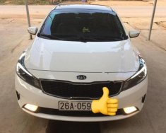Kia Cerato AT 2017 - Cần bán xe cũ Kia Cerato đời 2017, màu trắng số tự động giá 500 triệu tại Sơn La