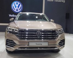 Volkswagen Touareg 2018 - Nhận đặt hàng Volkswagen Touareg hoàn toàn mới 2019 - Xe nhập chính hãng giá 3 tỷ 100 tr tại Tp.HCM
