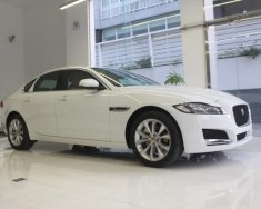 Jaguar XF 2017 - Cần bán giá xe Jaguar XF Prestige 2.0, màu trắng, bảo hành, hotline 0932222253 giá 2 tỷ 90 tr tại Tp.HCM