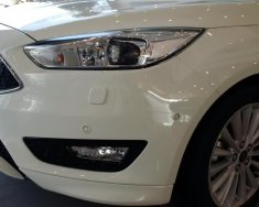 Ford Focus Titanium 2018 - Cần bán Ford Focus Titanium, đời 2018, sẵn màu xe, giao ngay ưu tiên KH trả thẳng. Có hỗ trợ vay trả góp giá 725 triệu tại Thái Bình