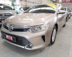 Toyota Camry E 2016 - Bán Toyota Camry 2.0E 2016, vàng cát, mới đi 24.000km, xe cực đẹp, biển số Sài Gòn 72x. 79 giá 950 triệu tại Tp.HCM