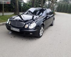 Mercedes-Benz E class E200 2004 - Cần bán gấp Mercedes E200 năm 2004, màu đen số tự động giá 298 triệu tại Hà Nội