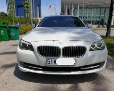 BMW 5 Series  528i  2010 - Cần bán BMW 5 Series 528i sản xuất năm 2010, màu trắng, xe còn mới tinh giá 880 triệu tại Tp.HCM