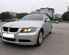 BMW 3 Series 320i 2008 - Gia đình cần bán BMW 320i, sản xuất 2008, số tự động, màu bạc giá 323 triệu tại Tp.HCM