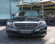 Mercedes-Benz E class 2018 - Ưu đãi mùa Covid chiếc xe Mercedes-Benz E200, sản xuất 2018, màu đen giá 1 tỷ 919 tr tại Tp.HCM