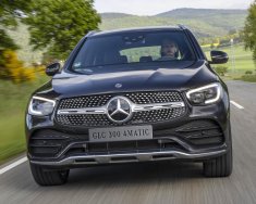 Mercedes-Benz GLC-Class GLC 300 4Matic 2020 - Cần bán xe Mercedes GLC 300 4Matic đời 2020, màu đen, giao xe ngay giá 2 tỷ 399 tr tại Tp.HCM