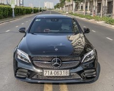 Mercedes-Benz C class 2019 - Cần bán lại xe Mercedes C class sản xuất 2019, màu đen giá 1 tỷ 750 tr tại Tp.HCM