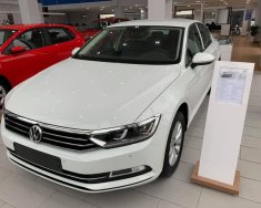 Volkswagen Passat Bluemotion Comfort 2017 - Cần bán Volkswagen Passat Bluemotion Comfort 2017, màu trắng giá 1 tỷ 380 tr tại Quảng Ninh