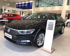 Volkswagen Passat Bluemotion Comfort 2017 - Cần bán xe Volkswagen Passat Bluemotion Comfort 2017, màu đen giá 1 tỷ 380 tr tại Quảng Ninh