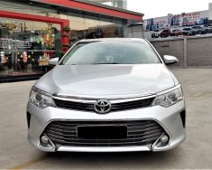 Toyota Camry E 2015 - Cần bán xe Toyota Camry 2.0E 2015 màu bạc, xe đẹp đi kĩ, chính hãng Toyota Sure giá 720 triệu tại Tp.HCM