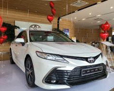 Toyota Camry 2021 - Bán Toyota Camry 2.0G năm 2021 ưu đãi lớn T12, sẵn xe giao ngay, trang bị nhiều tính năng hiện đại giá 1 tỷ 50 tr tại Sơn La