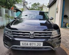 Volkswagen Tiguan 2020 - Xe Volkswagen Tiguan Luxury S sản xuất 2020, màu đen, nhập khẩu nguyên chiếc, xe như mới vì ít đi giá 1 tỷ 450 tr tại Đồng Nai