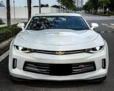 Chevrolet Camaro 2017 - Màu trắng / nâu cực hiếm tuyệt đẹp mà odo chỉ có 2v km giá 2 tỷ 450 tr tại Hà Nội