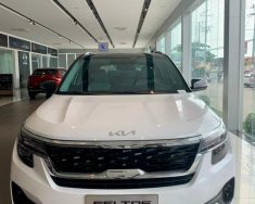 Kia Seltos 2022 - Xe màu trắng giá 704 triệu tại Kiên Giang