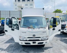 Hino XZU 2022 - Tải chở 1,9 tấn - Thùng 4,6m - KM bảo hiểm thân xe giá 750 triệu tại Tp.HCM