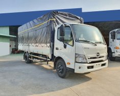 Hino XZU 2022 - Xe tải 5 tấn thùng mui bạt 5.7m giá 745 triệu tại Tp.HCM