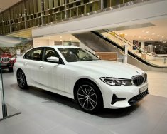 BMW 320i 2022 - Ưu đãi cực sốc đầu năm mới, giao ngay, tặng tiền mặt, và gói bảo hành + phụ kiện full theo xe giá 1 tỷ 399 tr tại Tp.HCM