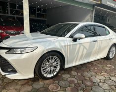 Toyota Camry 2021 - Hỗ trợ trả góp 70%, xe đẹp, rẻ hơn lăn bánh hãng, giá siêu tốt giá 1 tỷ 165 tr tại Hà Nội