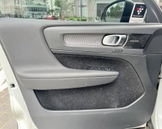 Volvo XC40 2019 - Màu trắng/nội thất đen giá 1 tỷ 339 tr tại Tp.HCM