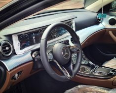 Mercedes-Benz E180 2022 - Xe màu đen giá 1 tỷ 980 tr tại Hà Nội