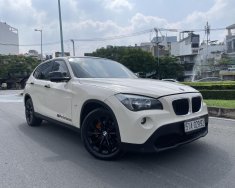 BMW X1 2011 - Màu trắng kem loại full đồ chơi nhà mua mới, một đời trùm mền ít đi xe vào rất nhiều đồ chơi giá 390 triệu tại Tp.HCM