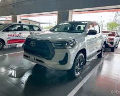 Toyota Hilux 2023 - Màu trắng giao ngay giá 852 triệu tại Tp.HCM