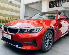 BMW 320i 2019 - Xe màu đỏ số tự động giá 1 tỷ 250 tr tại Tp.HCM