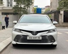 Toyota Camry 2020 - Màu trắng giá 1 tỷ 28 tr tại Hà Nội