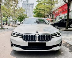 BMW 520i 2021 - Màu trắng, siêu lướt 17.000km giá 2 tỷ 880 tr tại Hà Nội