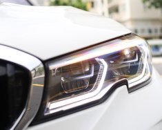 BMW 330i 2022 - Màu trắng/đen đăng kí t3/2023 như mới giá 1 tỷ 588 tr tại Bình Dương