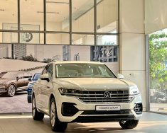 Volkswagen Touareg 2023 - màu trắng sang trọng, đẹp mắt, đầy option cho khách hàng đẳng cấp, giảm ngay 225tr cho khách mua xe tháng này giá 3 tỷ 274 tr tại Tp.HCM