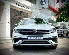 Volkswagen Tiguan 2023 - TẶNG 150% TRƯỚC BẠ or HÀNG TRĂM TRIỆU TIỀN MẶT VÀ GÓI PHỤ KIỆN NÂNG CẤP XE CHÍNH HÃNG GIÁ TỐT NHẤT MIỀN NAM LH NGAY 0979573796 giá 1 tỷ 799 tr tại Tp.HCM