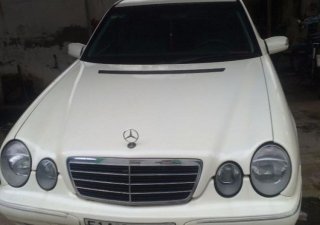 Mercedes-Benz E240   2000 - Cần bán lại xe Mercedes E240 đời 2000, màu trắng, nhập khẩu nguyên chiếc, giá 250tr