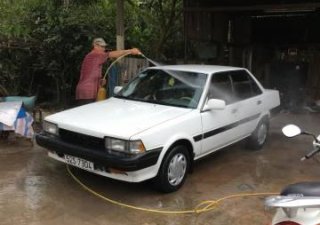 Toyota Carina 1986 - Cần tiền bán gấp Toyota Carina 1986, màu trắng, giá chỉ 90 triệu