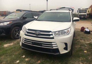 Toyota Highlander LE 2017 - Bán xe ô tô Toyota Highlander LE 2017, màu trắng nội thất kem giao ngay