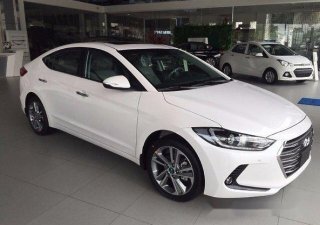 Hyundai Elantra 1.6MT 2017 - Bán Hyundai Elantra 1.6MT 2017, màu trắng