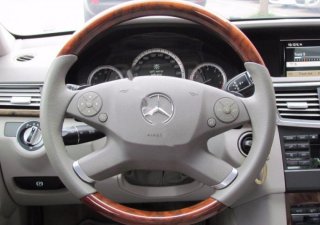 Mercedes-Benz E Class 300 2009 - Cần bán lại xe Mercedes đời 2009, màu đen số tự động