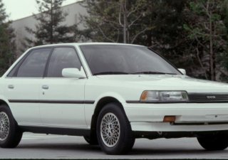 Toyota Camry LE 1990 - Bán Toyota Camry LE 1990, màu trắng, xe nhập, giá 140tr