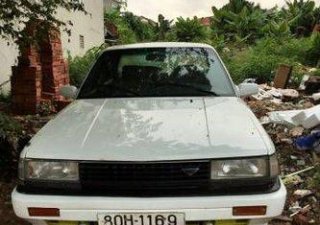 Nissan Bluebird 1989 - Cần bán gấp Nissan Bluebird đời 1989, màu trắng số sàn, 50tr