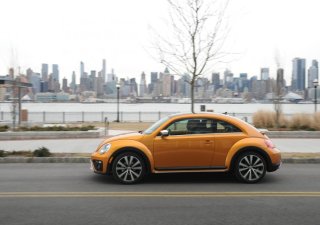 Volkswagen New Beetle Dune 2017 - Bán Volkswagen New Beetle 2017, màu vàng, xe nhập. Đối thử Minicooper, Lh: 0978877754