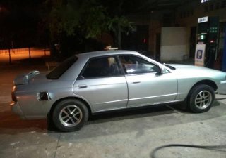 Nissan Laurel 1993 - Cần bán Nissan Laurel sản xuất 1993, màu bạc, nhập khẩu, giá 32tr