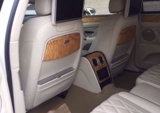 Bentley Continental Flying Spur 2014 - Bán ô tô Bentley Continental Flying Spur sản xuất 2014 màu trắng, giá tốt, xe nhập