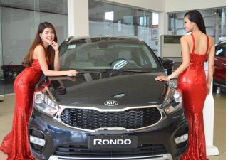 Kia Rondo 2.0 GMT Facelift 2018 - Cần bán gấp xe Kia Rondo đời 2018, xe mới 100%. Xe đẹp, giá cả cạnh tranh