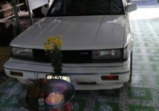 Nissan Sunny 1988 - Bán xe Nissan Sunny đời 1988, màu trắng 