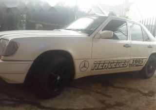 Mercedes-Benz E class   1995 - Bán Mercedes E class sản xuất 1995, màu trắng, 98tr